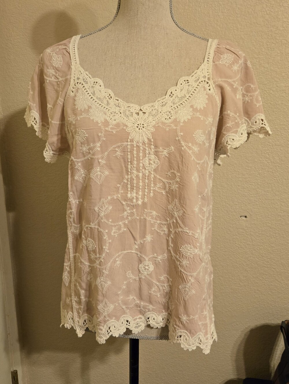Democracy Women's Blush Lace-Trim Camisole